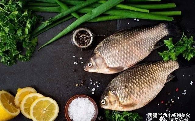 鲫鱼性寒还是热性？吃鲫鱼有什么好处？吃鲫鱼有4个禁忌！