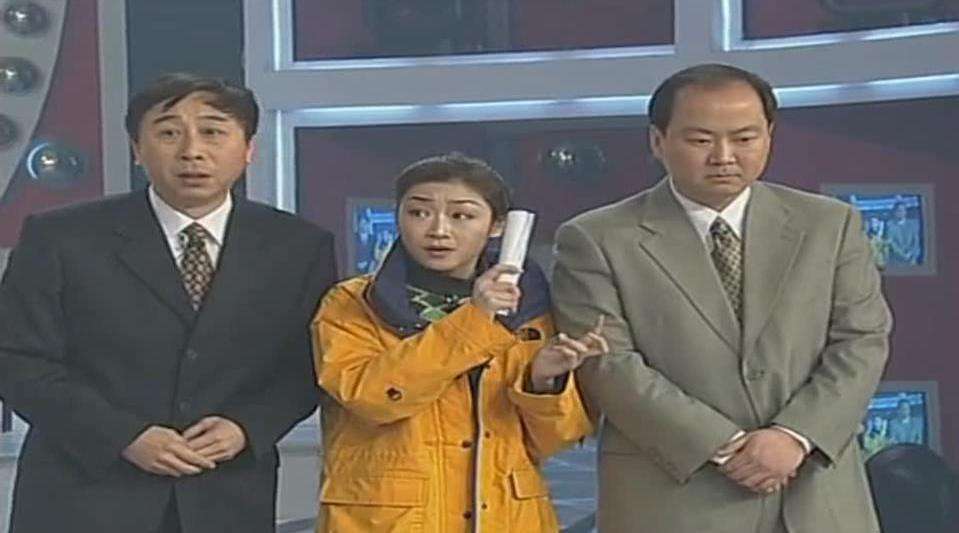 2001年与冯巩,郭月合作相声《得寸进尺》,至此之后,几乎每届春晚都能