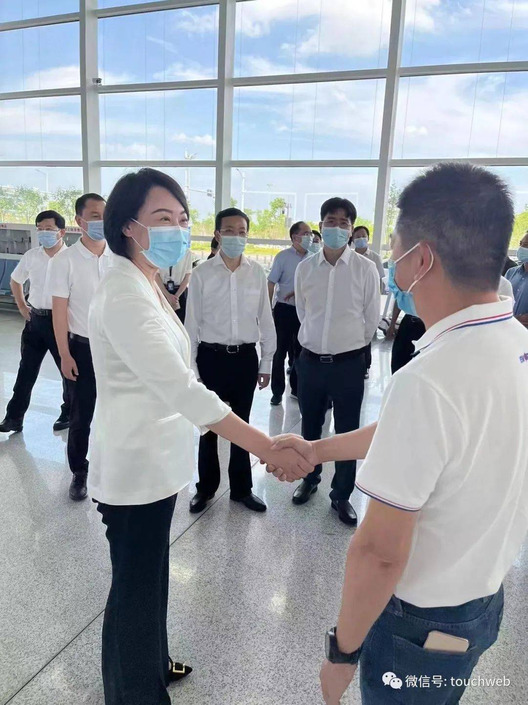 鄂州市长陈平说鄂州是空港型国家物流枢纽承载城市随着花湖机场国际