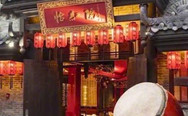 “怡红院”？餐厅起名怡红院，清一色古装服务员，网友：我想多了
