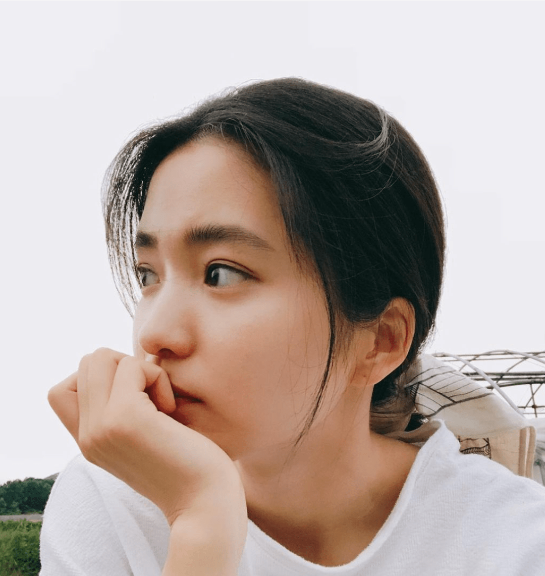 金泰梨小学毕业照藏着她幼时的悲伤过去