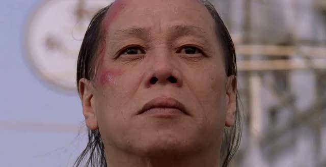 谭道良曾是影视圈火热的人物,在他大火时,大哥成龙都只能做他的替身