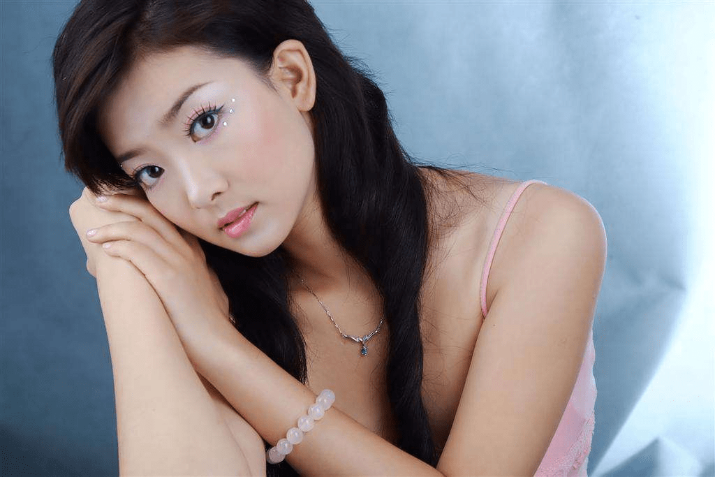 晒雪白婚纱照,身材凹凸有致显少女_王晶晶_王亚飞_网友