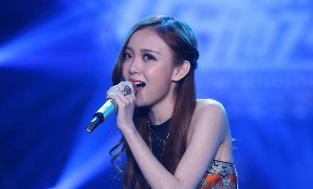 原创39岁甜美童星卓依婷近照离开歌坛20年低调幸福女儿很可爱