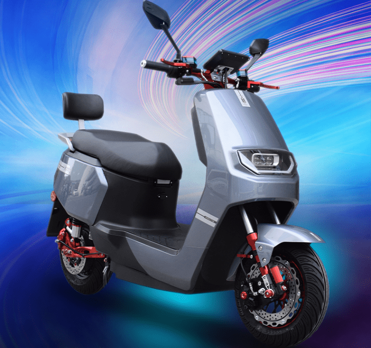 建豪h1是一款拥有高速动力的电动摩托车,车辆造型简约炫酷,全车搭载