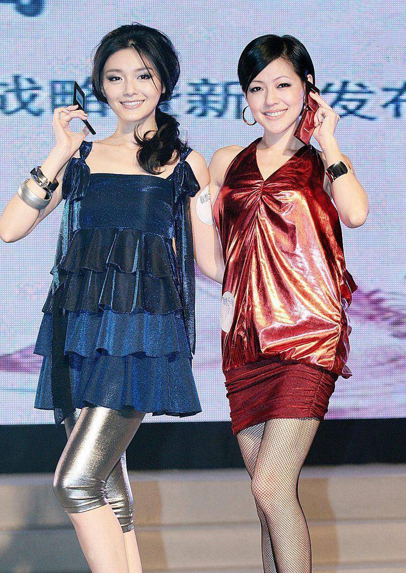 原创大s小s姐妹花罕见同台一个穿蓝一个穿红只相差两岁气质却不同