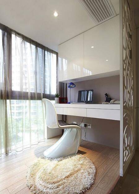 家里的卧室阳台仅晒衣物?改成一个小书房,比买多3㎡还划算!