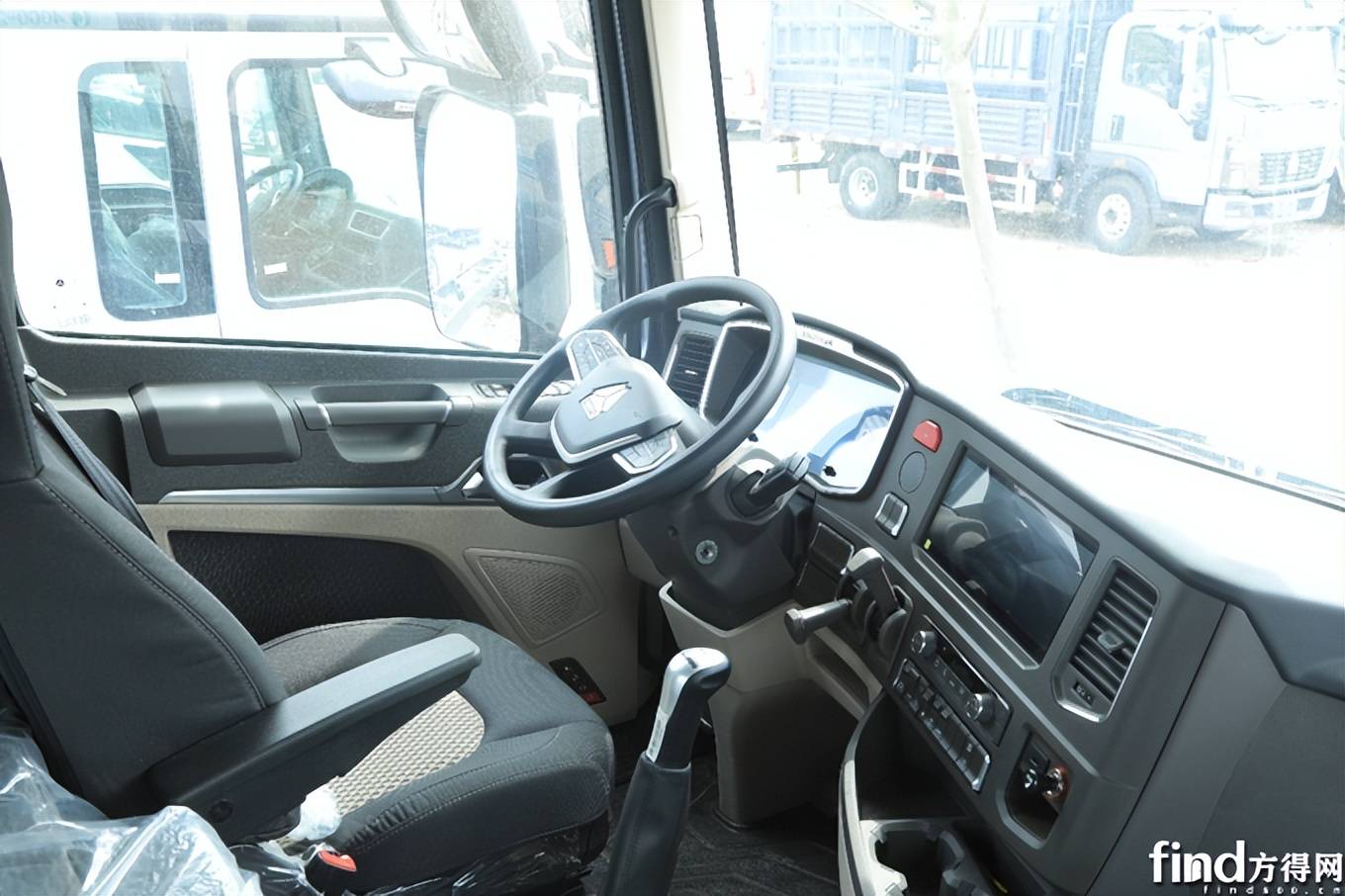 想要高配又预算不足中国重汽豪沃max都给你解决了