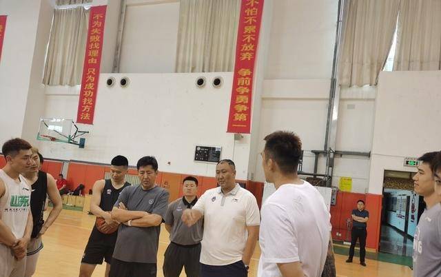 原创从1518万到1013万再到300万，山东男篮多次被处决，龚晓斌也被招了