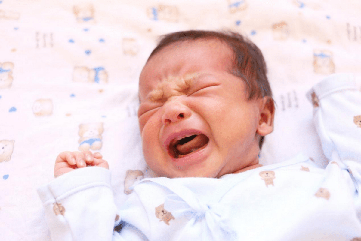 婴儿夜间哭闹的10个常见原因(怎么应对)