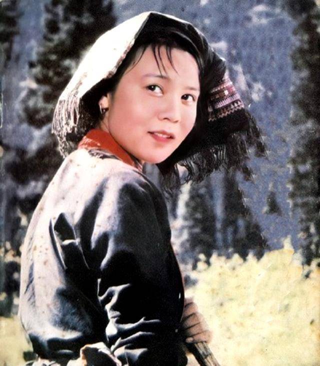 她是80年代珠影演员,主演《山道弯弯》成名,曾与郭凯敏演感情戏_王雁