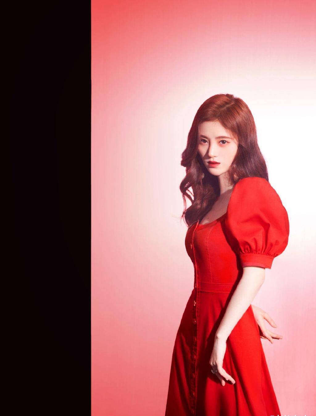 原创被鞠婧祎电到了穿轻纱裙长发披肩唯美仙气浑身都散发着甜味