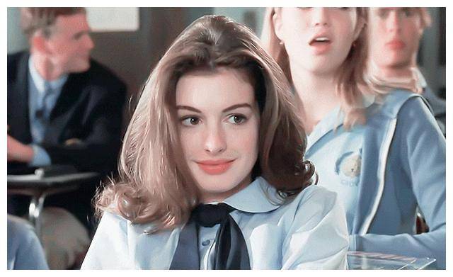 幸运女神没有让安妮·海瑟薇等待太长时间,2001年由迪士尼出品的爱情