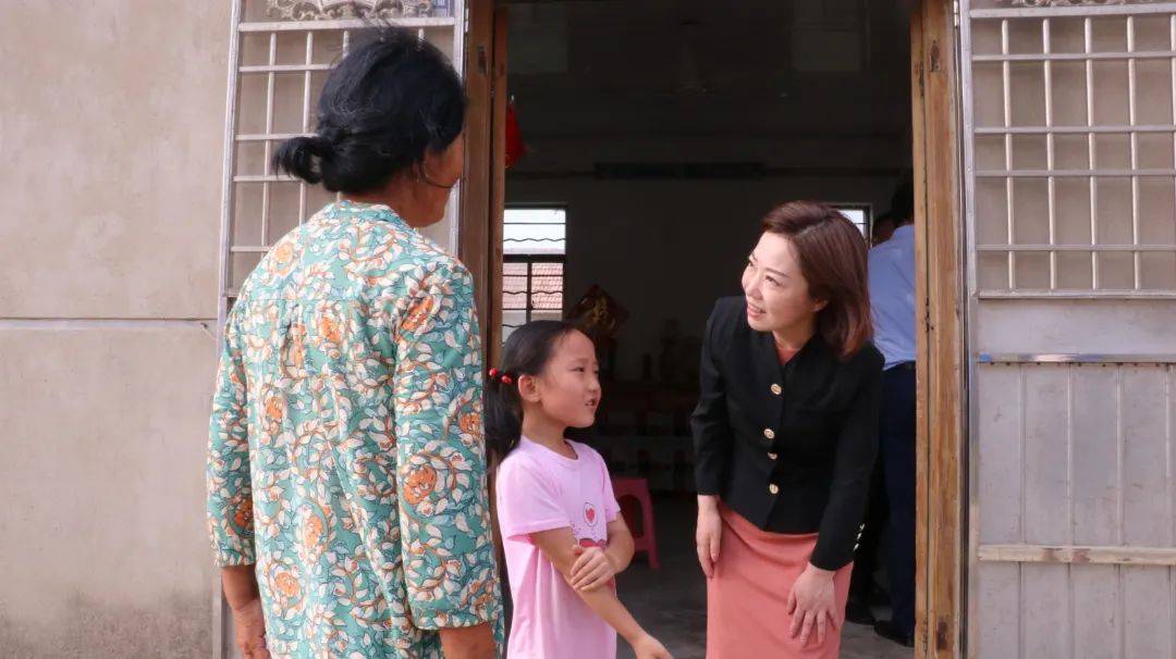 射阳县宣传部长洪磊在新坍镇开展四必到四必访活动