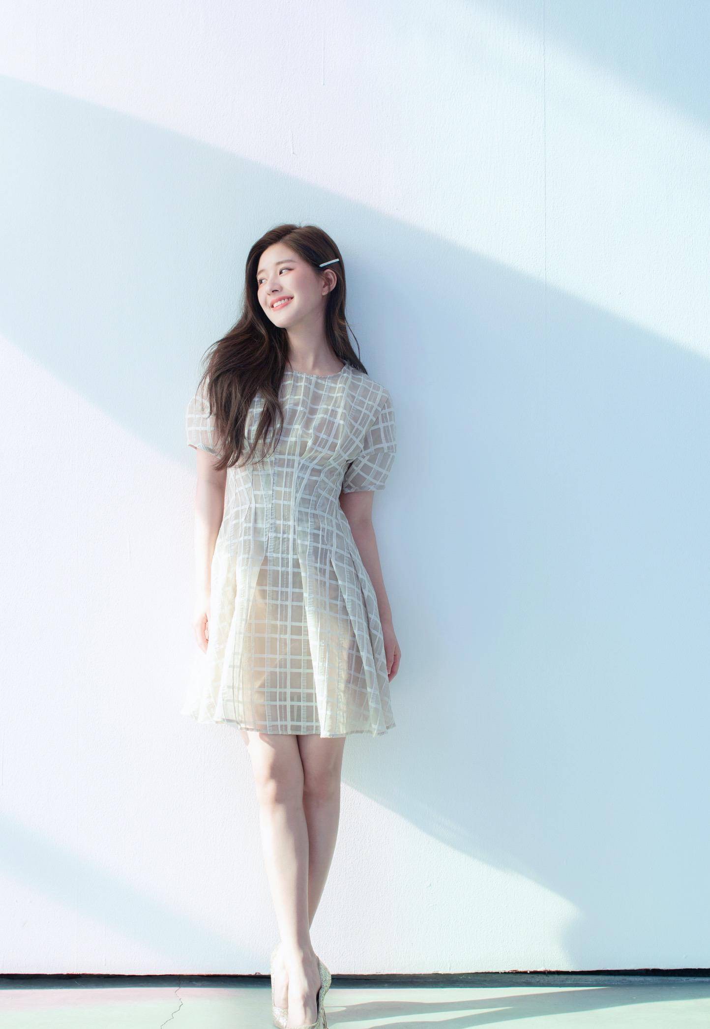 原创二十岁的少女怎么穿看过赵露思就懂了公主袖露脐装实力加分