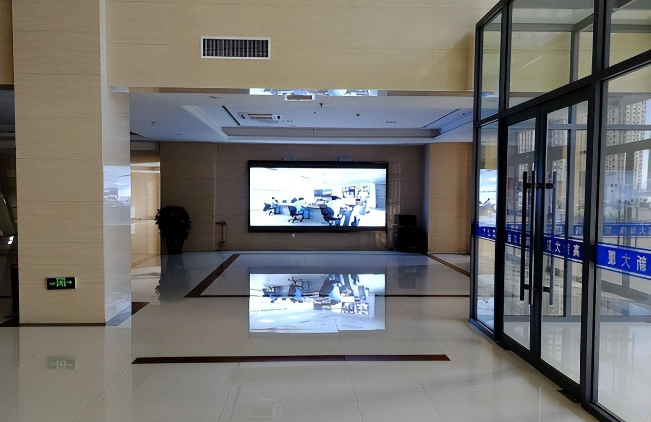 办公信息发布:在大厦的大门口安装相应尺寸的led显示屏,可以将办公