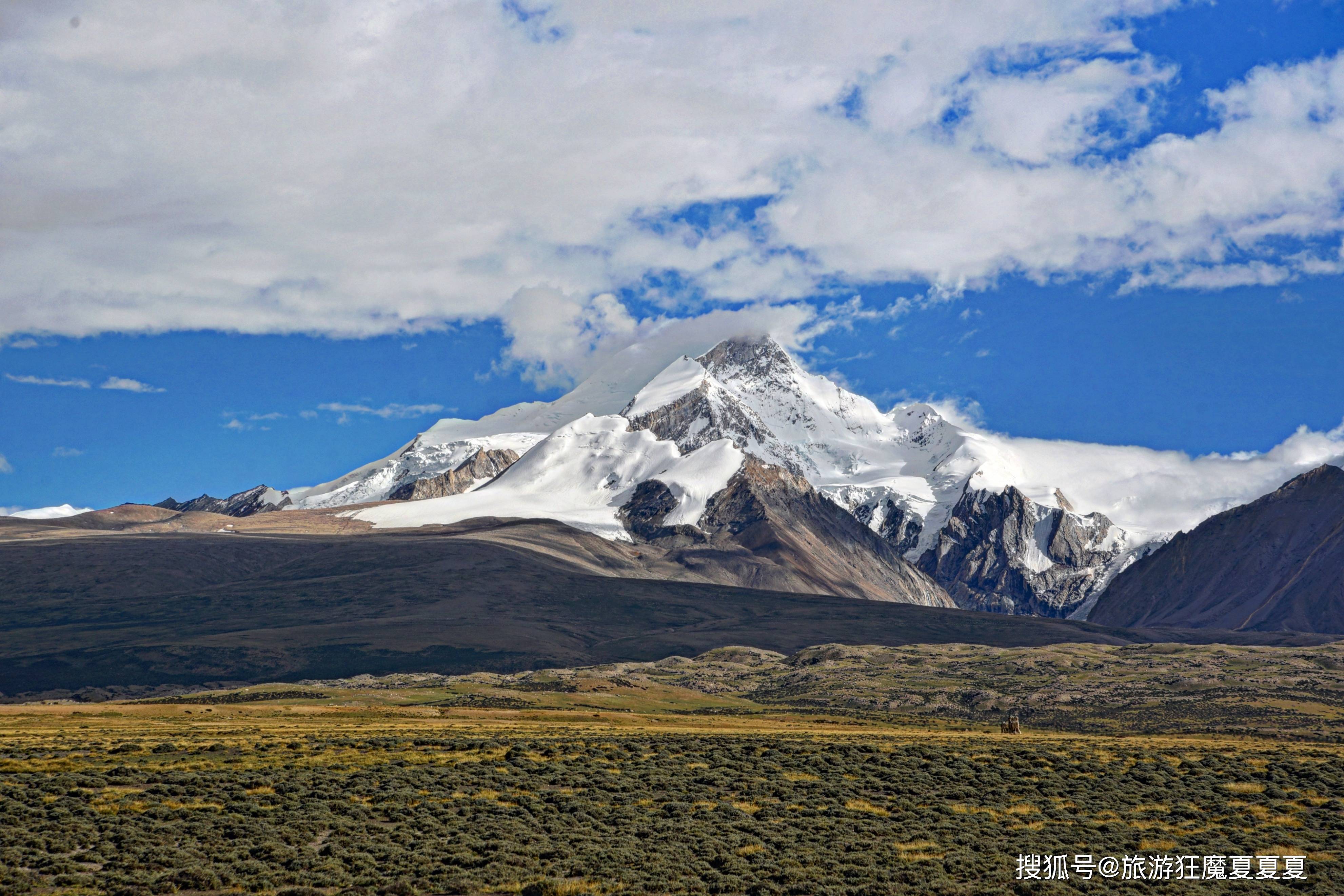 唯一一座完全坐落在我国的8k级高峰，与圣湖交相辉映，实在太美了