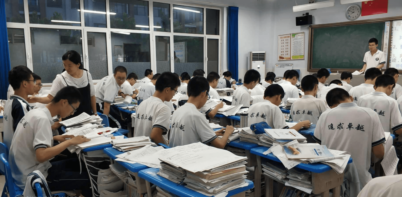 河北中学入学须知引起关注,官方介入整改_河北保定一中学强制女生留超