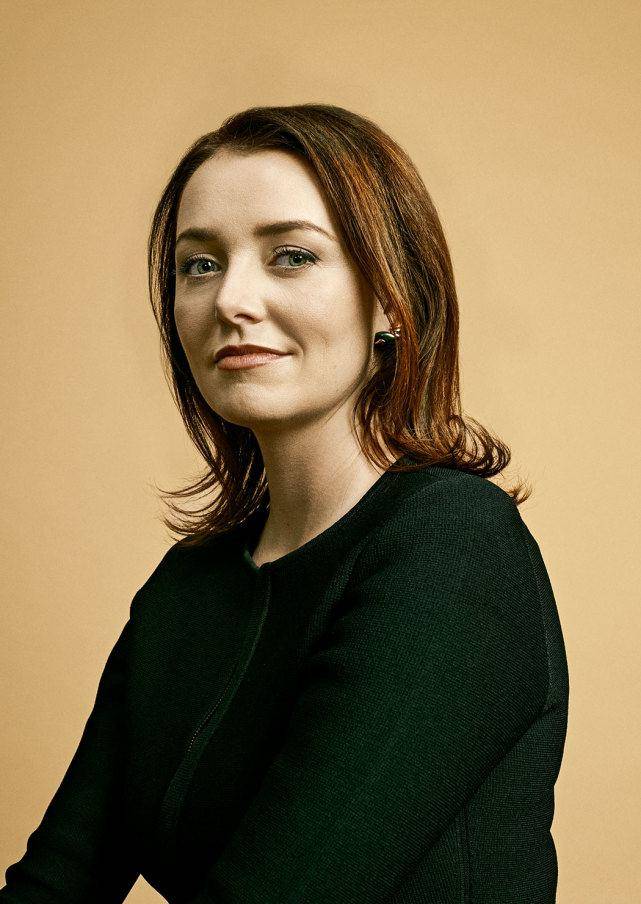 科莫前助手公布性骚扰细节,"脱衣扑克"加强吻,全美为此炸了锅_林赛