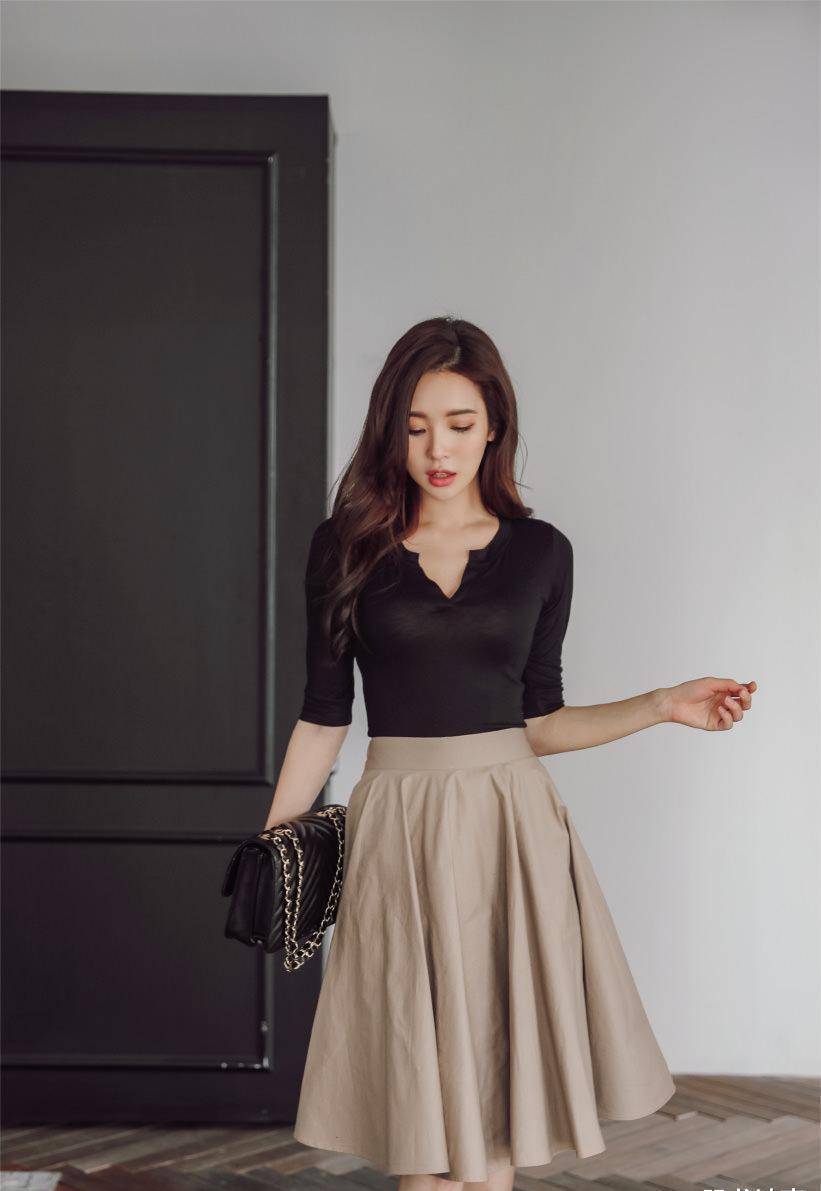 原创气质出众的美女或许没有惹眼的穿搭但看着就是很养眼