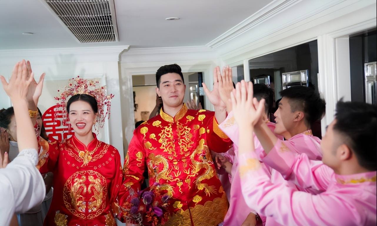 海拔太高张常宁吴冠希杭州大婚2米10新郎步入婚房快撞上屋顶