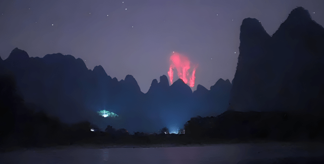 桂林夜空出现“红色精灵”，就像射向外太空的信号！怎么形成的？