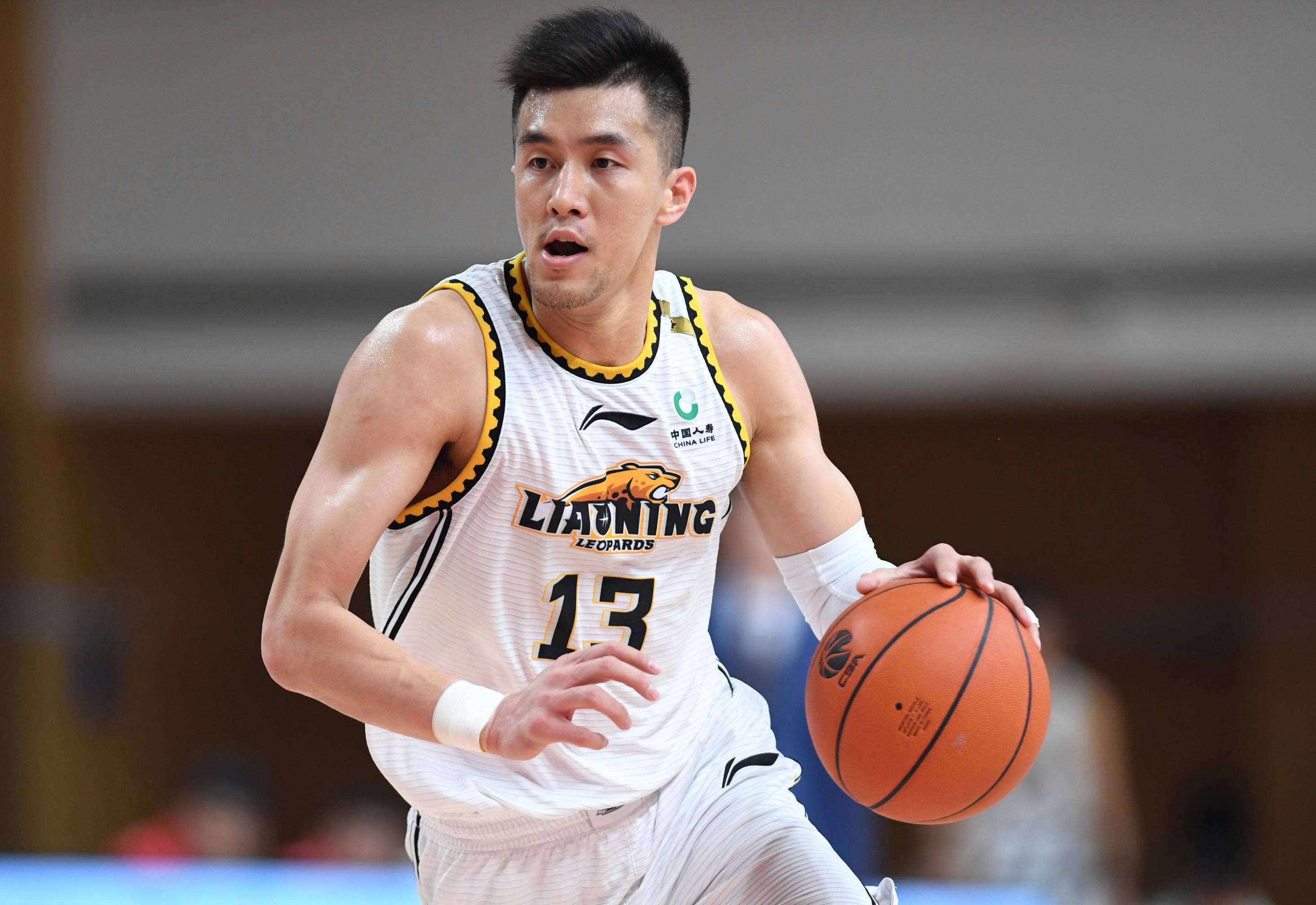 辽宁飞豹俱乐部海报为什么要把艾伦放在边缘位置是有意为之吗