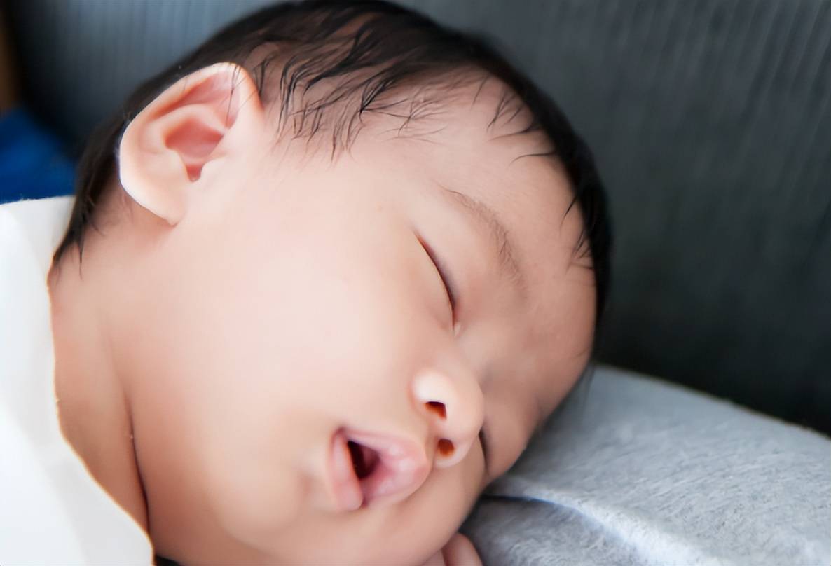 掌握宝宝睡眠转折期的表现,宝妈多了解,孩子发育快更聪明