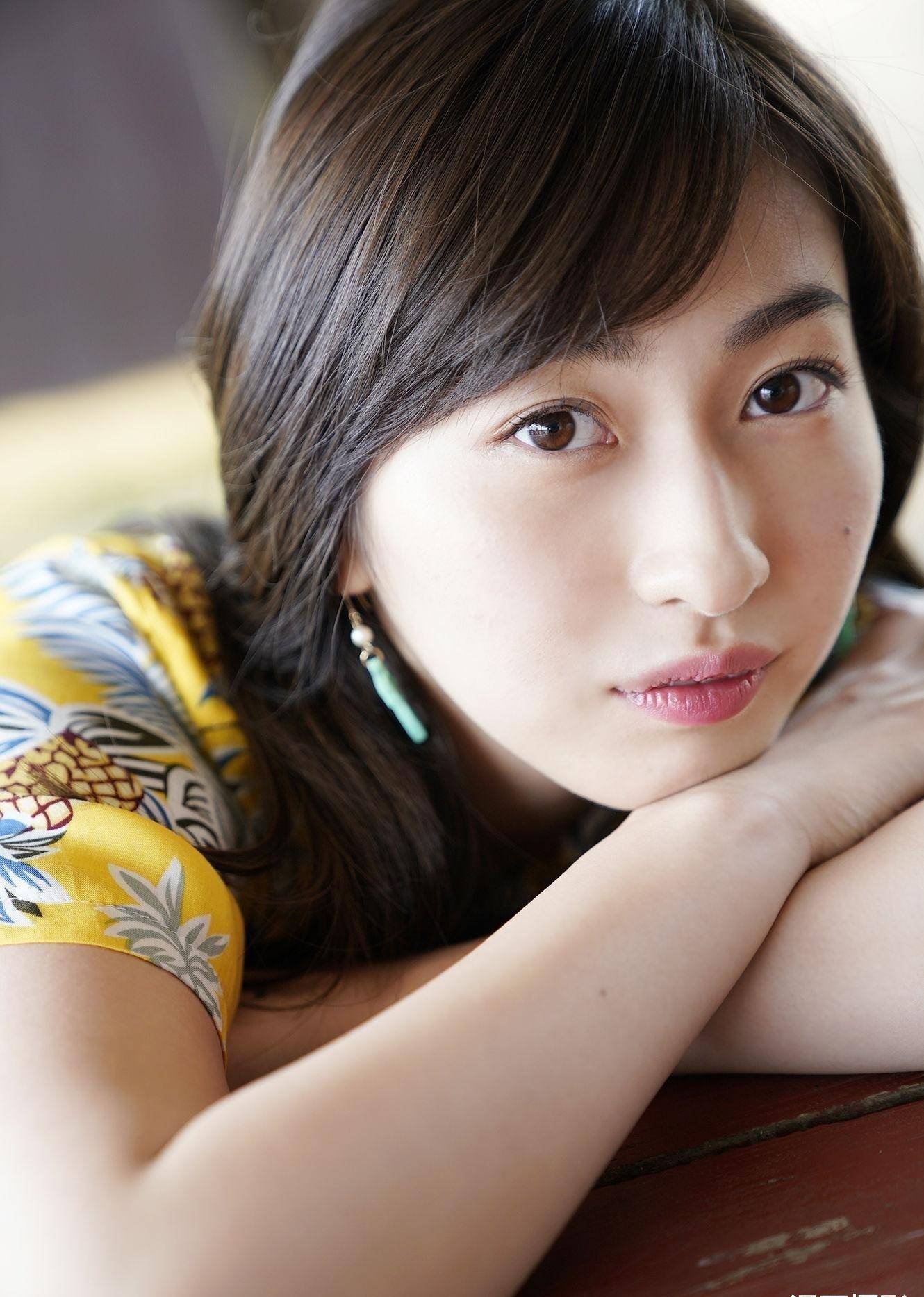 美拍有气质的女人不用太漂亮一身简约的打扮微微一笑就很迷人