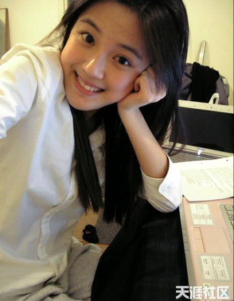 莫名撞脸古巨基侧脸完美忧郁胡渣男,很帅这个同学好像吴彦祖和罗云熙