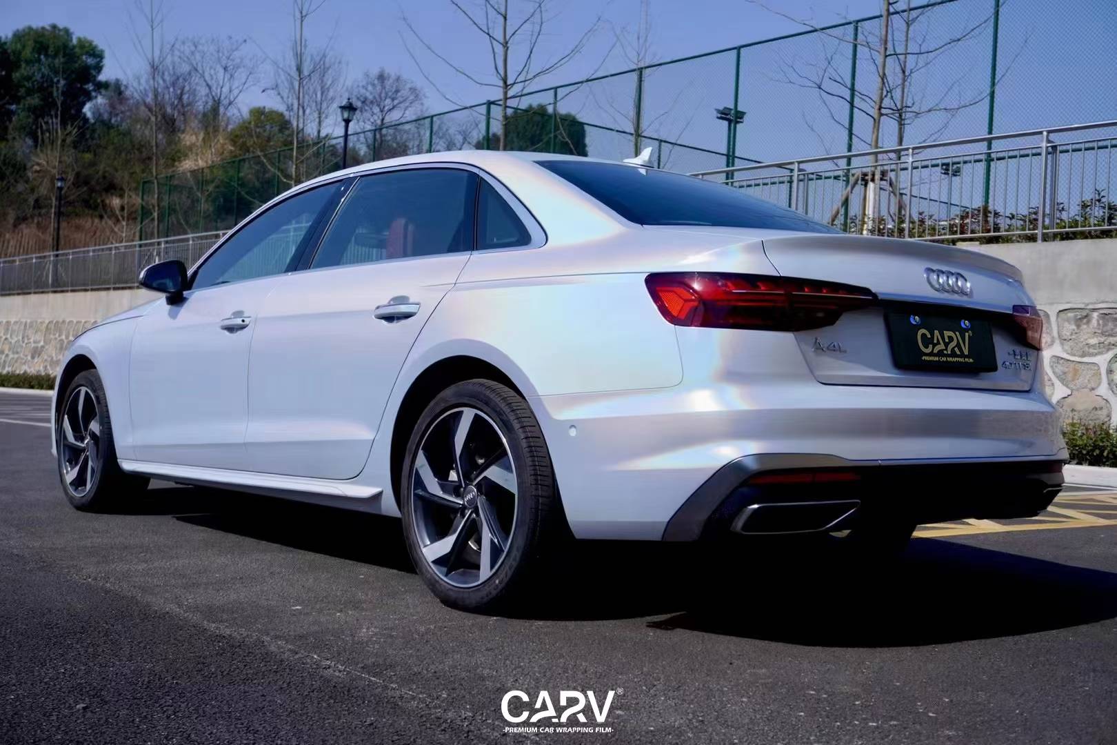 奥迪a4l卡孚改色膜白金镭射白,比白色更好看的颜色