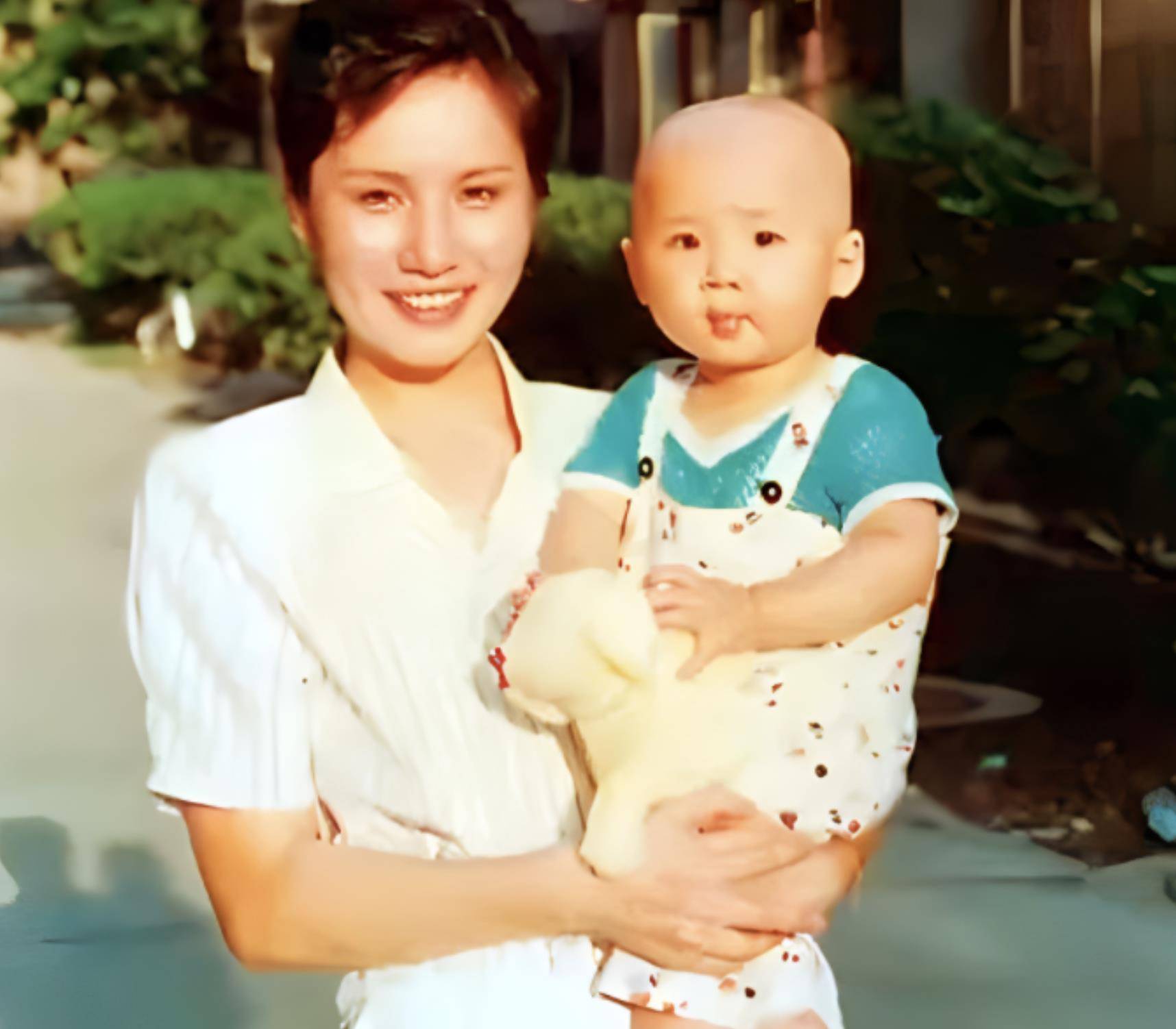 央视著名主播徐莉：结婚证上儿子留言让她泪流满面