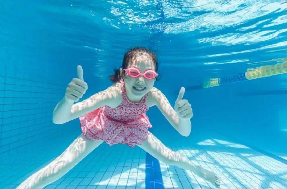 原创夏季孩子溺亡很可能是因为泳衣颜色没选对溺水过程静悄悄