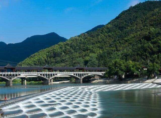 原创五泄奇幻漂流网红龙鳞坝瀑布这个夏天不来富阳湖源看看么