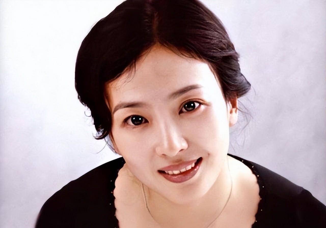 原创刘亦菲说自己全家最丑本以为是开玩笑看照片才发现是真的