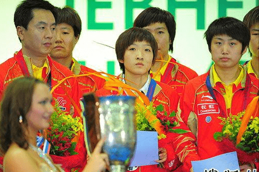 2010年5月30日莫斯科团体世乒赛,在前一天的女团决赛上,中国女队意外