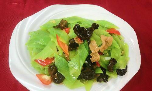 家常小炒菜莴笋木耳炒肉片,鲜香美味清淡,适合孩子老人吃的菜_红椒