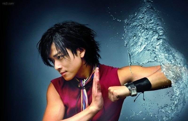 然而让人意外的是,陈晓东却没有参加梁少英的追悼会.