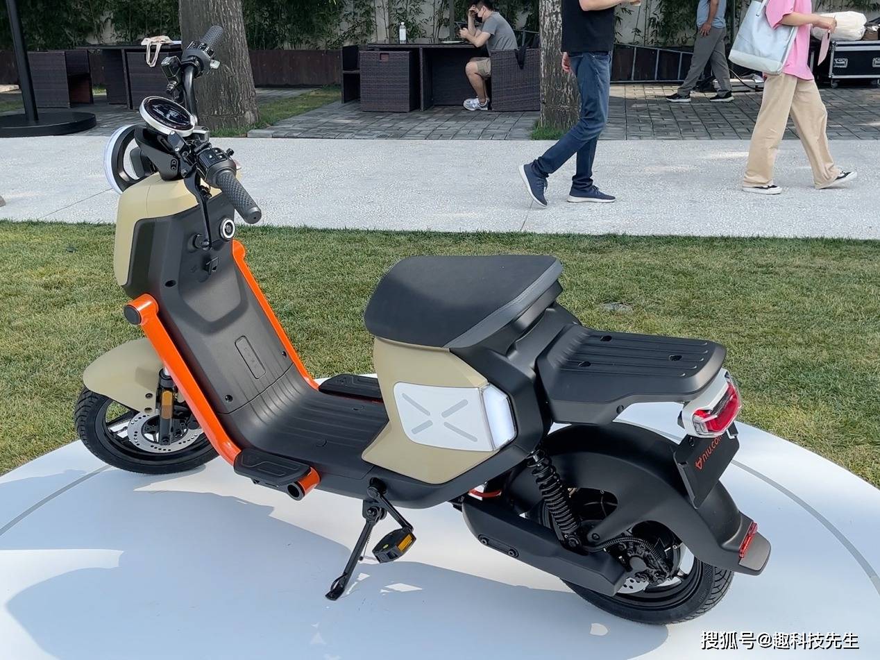 新国标跨骑sqi,全面开挂uqi ,小牛电动发布两款电自新品_搜狐汽车