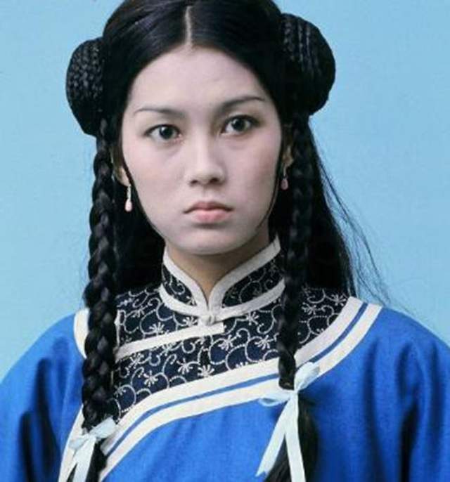 67岁知名花旦高妙思罕现身身形纤瘦优雅十足曾曝郑少秋秘事