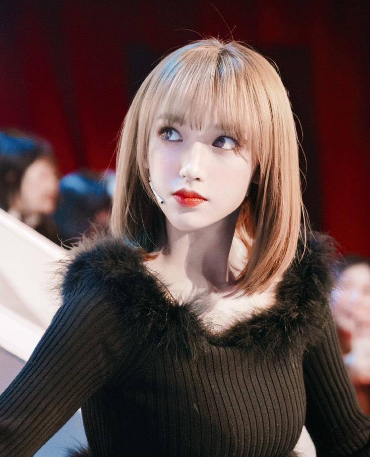 原创程潇曾经有多火宇宙少女团靠她一个人撑孟美岐吴宣仪靠边站