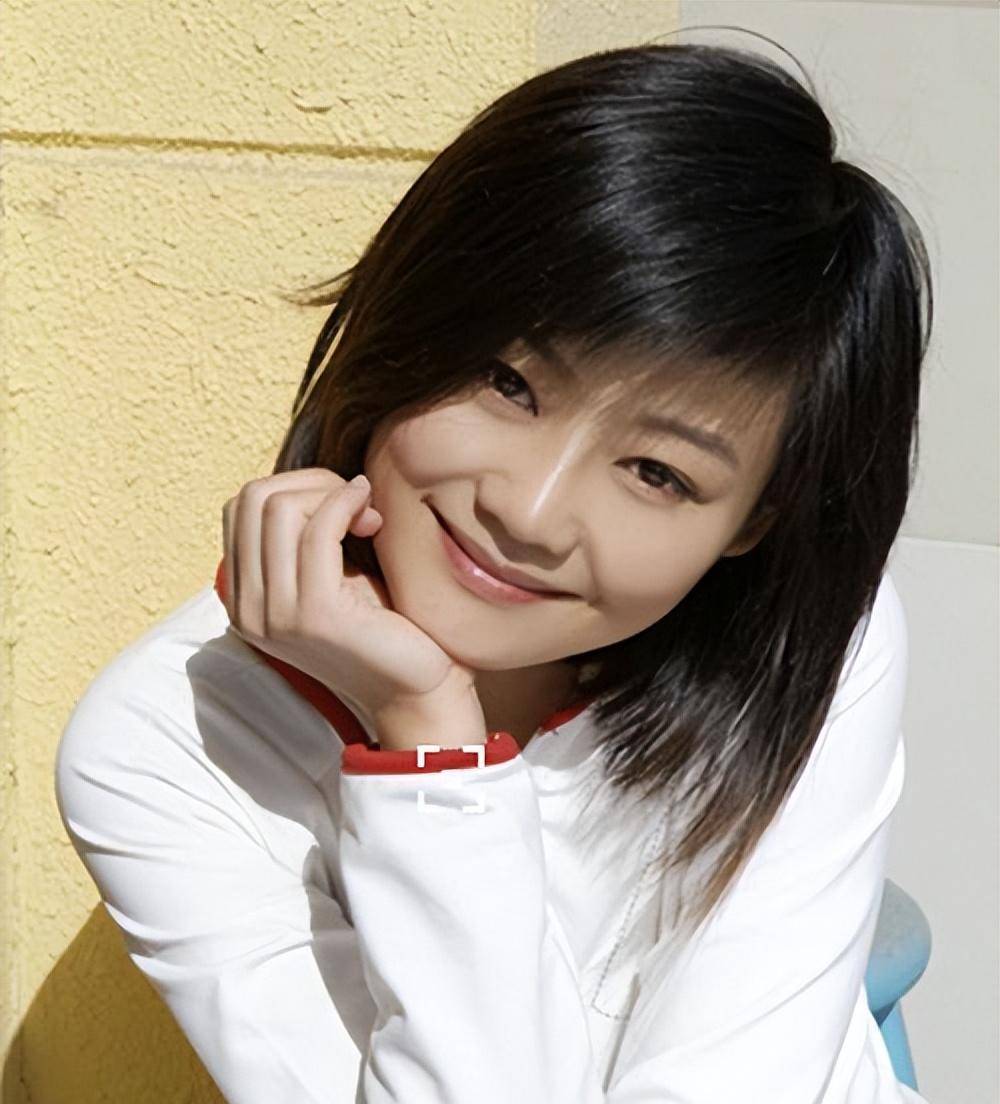 歌手何璟:离婚14年独自抚养女儿,前夫在狱中唱歌_何静_生活_妈妈