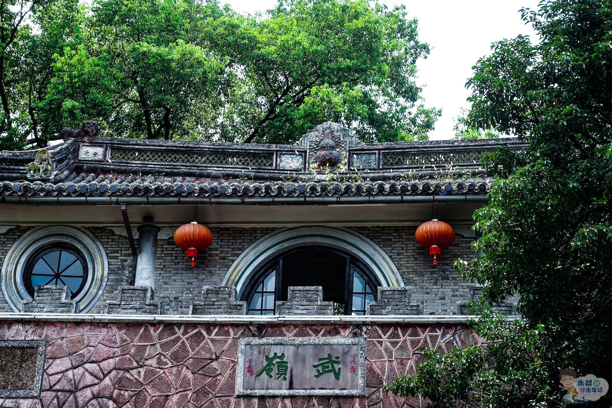 另外景区内的文昌阁也是不容错过的景点,它位于溪口镇武山南端潭墩