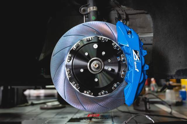 alcon rc系列在2017年发布,作为全新的民用系列卡钳,rc系列在造型上