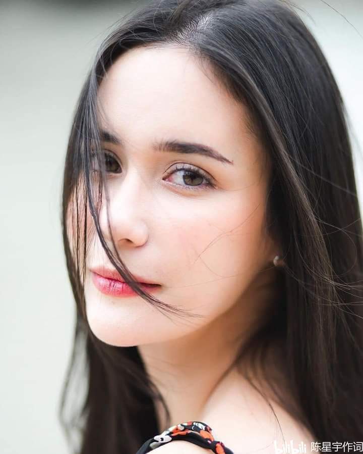 曾出演泰剧《灵蛇爱》,《新版我亲爱的小冤家》的泰国七台女演员jai