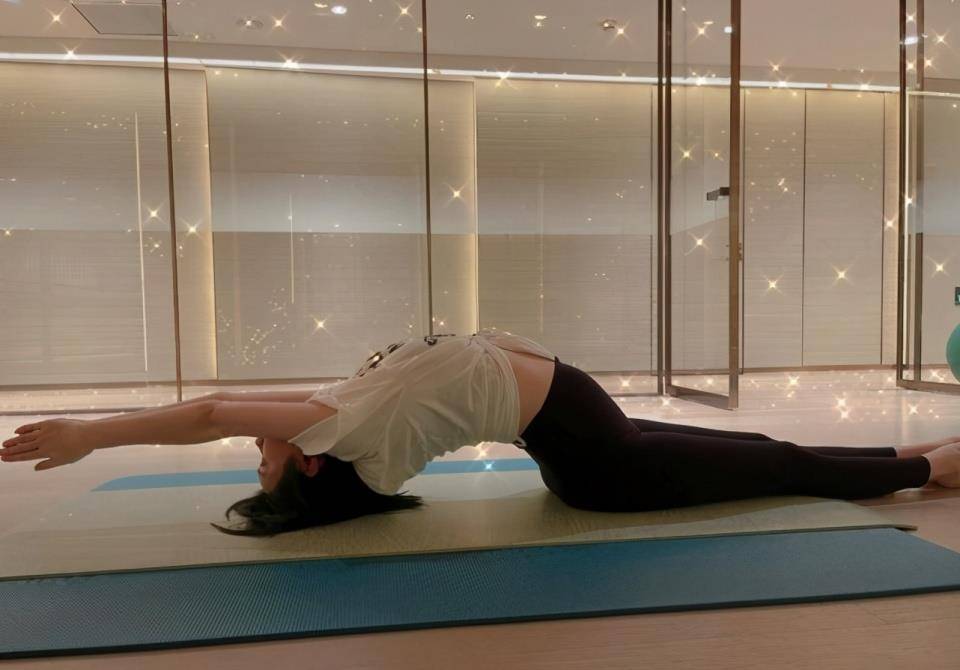 娱乐圈的不少女明星都非常喜欢健身,奚梦瑶就是其中之一