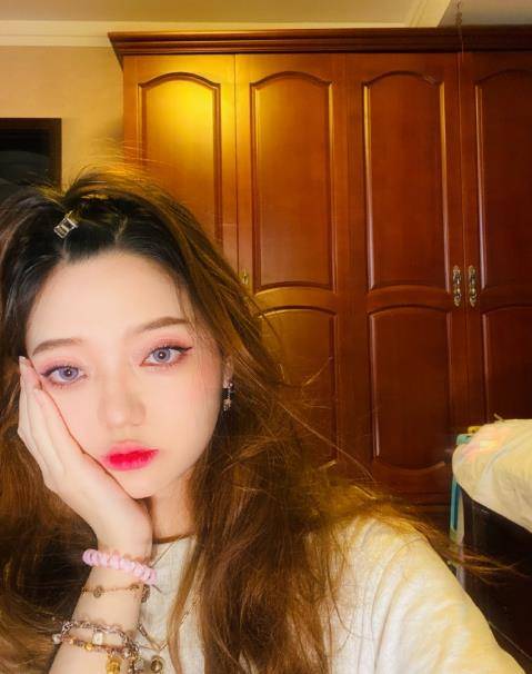 冰柠檬扮演者官宣结婚,老公撞脸黄渤,收获大家祝福_张兆艺_生活_感觉