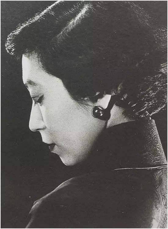 但是朱梅馥不是一个贪心的人,她感激傅雷给了她一个完整的家庭和两个