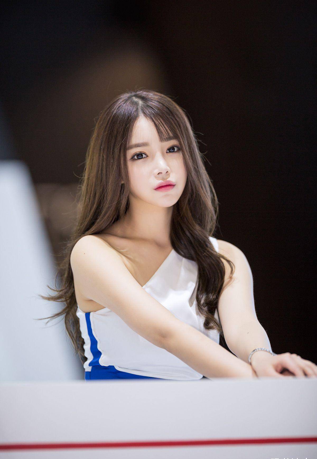 高颜值的韩国模特,各种风格的穿搭都能驾驭,展现出迷人的魅力_着装_都