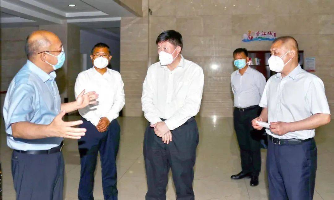 吉林市委书记贺志亮到昌邑区龙潭区调研督导疫情防控工作
